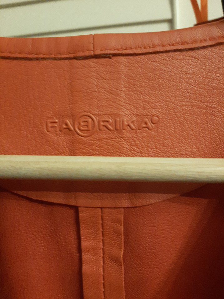 Deri Ceket ve Etek Takımı - Görsel 3