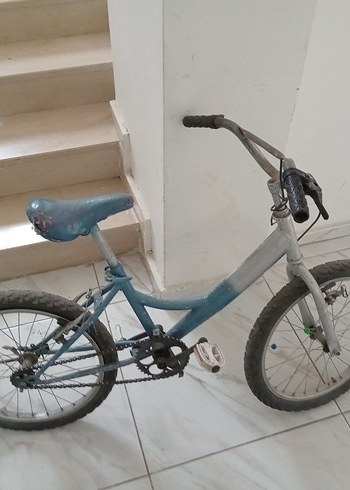 Mavi ve Gri Çocuk,akrobasi Bisikleti