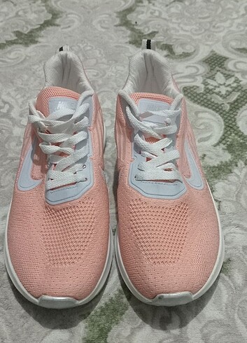 40 Beden Nike Spor Ayakkabı