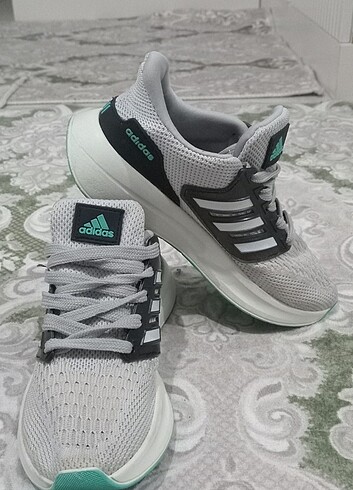 37 Beden Adidas Spor Ayakkabı