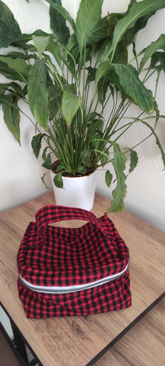 Kırmızı Ekose Fermuarlı Kadın Makyaj Çantası - Görsel 2