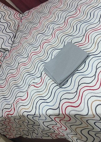 Beyaz Üzerine Dalgalı Baskılı Nevresim Takımı - Görsel 4