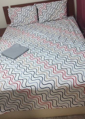 Beyaz Üzerine Dalgalı Baskılı Nevresim Takımı - Görsel 2