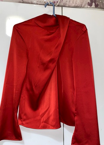 Uzun Kollu Kırmızı Saten gömlek - Görsel 2