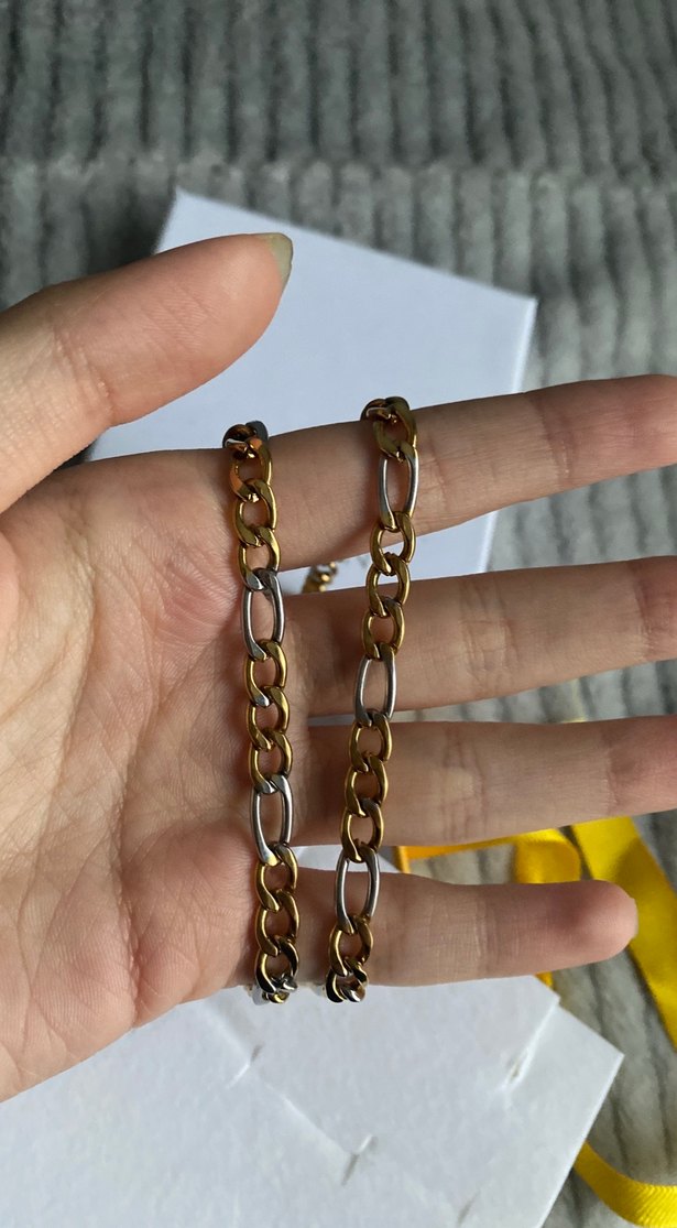 Zincir Detaylı Altın Rengi Bileklik - Görsel 2