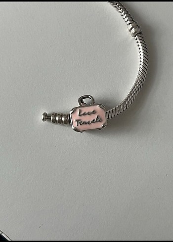 Pembe charm