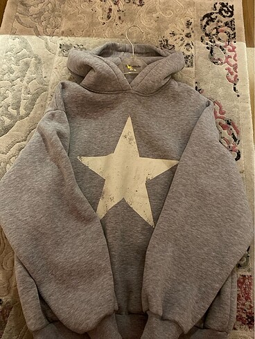Yıldız baskılı sweatshirt