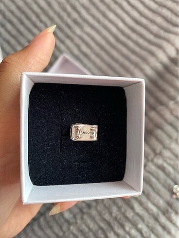 Pandora Pandora love travel charm