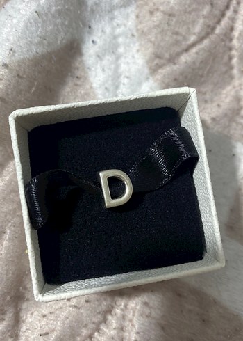 Pandora Pandora charm 'D' Harfi Detaylı