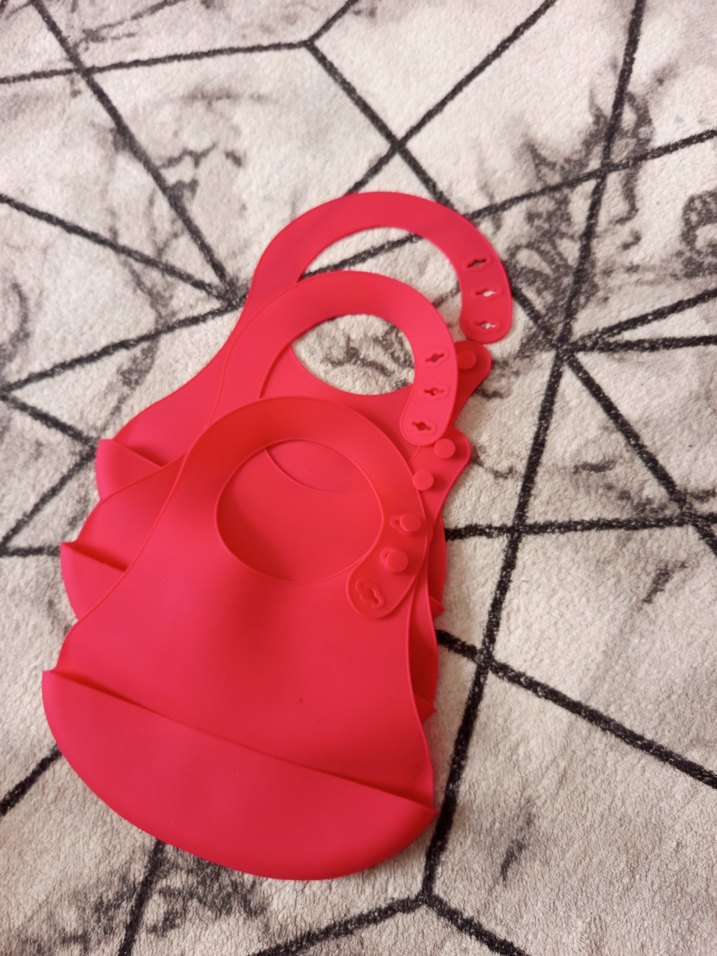 Kırmızı Bebek Önlüğü Silikon - Görsel 2