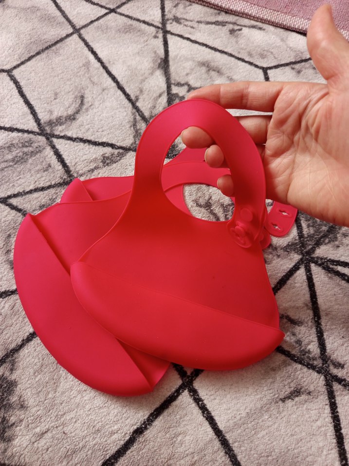 Kırmızı Bebek Önlüğü Silikon - Görsel 3