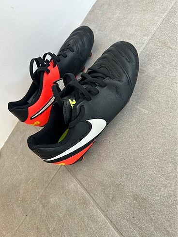 Nike çivili krampon