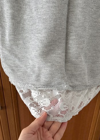 Dantelli Gri  Kısa Kollu Tişört - Görsel 2