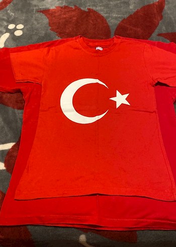 Diğer ATATÜRK ve BAYAK temalı çocuk tişörtleri 3 adet