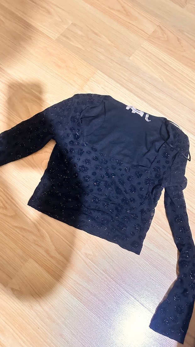 Uzun Kollu Siyah Boncuk İşlemeli Bluz - Görsel 3