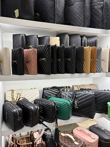 Beden Yves Saint Laurent Cassandre Quilted Chain Wallet