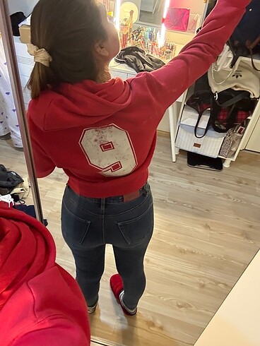 38 Beden Stradivarius yırtık detaylı jean