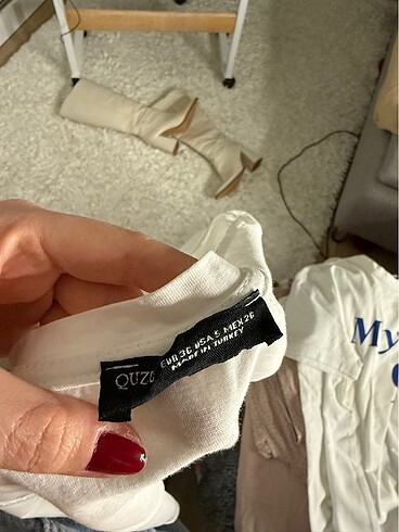 s Beden beyaz Renk Quzu yanı yırtmaç detaylı tshirt