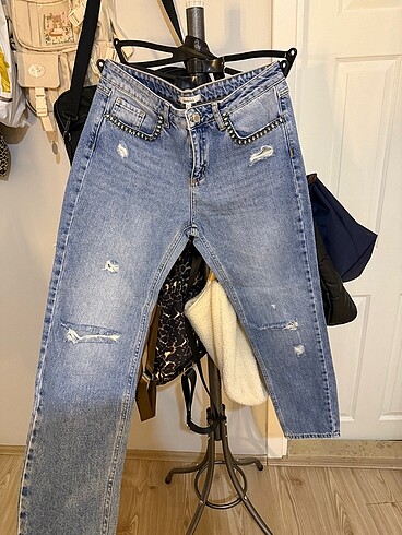 İpekyol taş detaylı mom jean