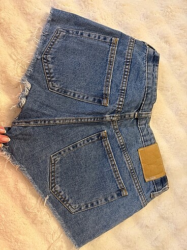 Pull and Bear Pull and bear detaylı mini kot şort