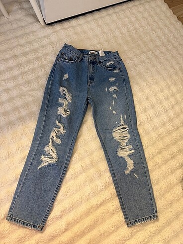 Pull and Bear yırtık detaylı jean