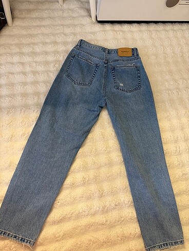 Pull and Bear Pull and Bear yırtık detaylı jean