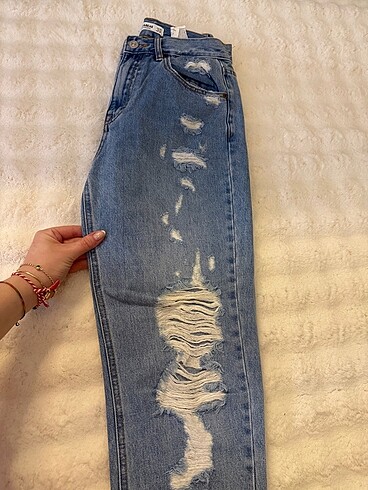 38 Beden mavi Renk Pull and Bear yırtık detaylı jean