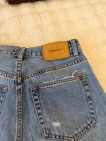 38 Beden Pull and Bear yırtık detaylı jean