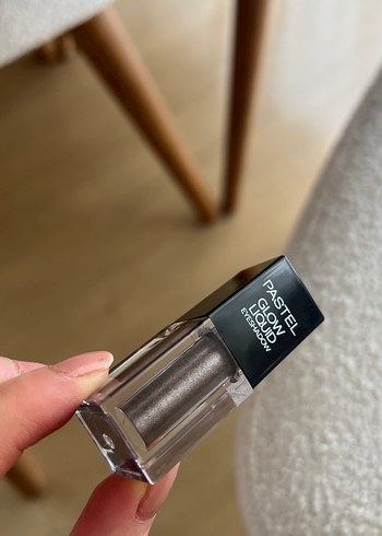 Pastel Parlak Sıvı Göz Farı Bej - Görsel 4