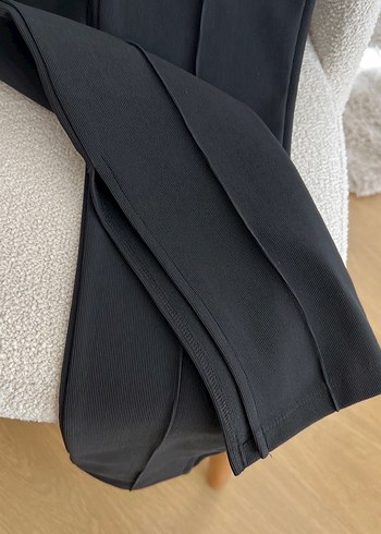 Paçaları yandan yırtmaçlı tayt pantolon - Görsel 4