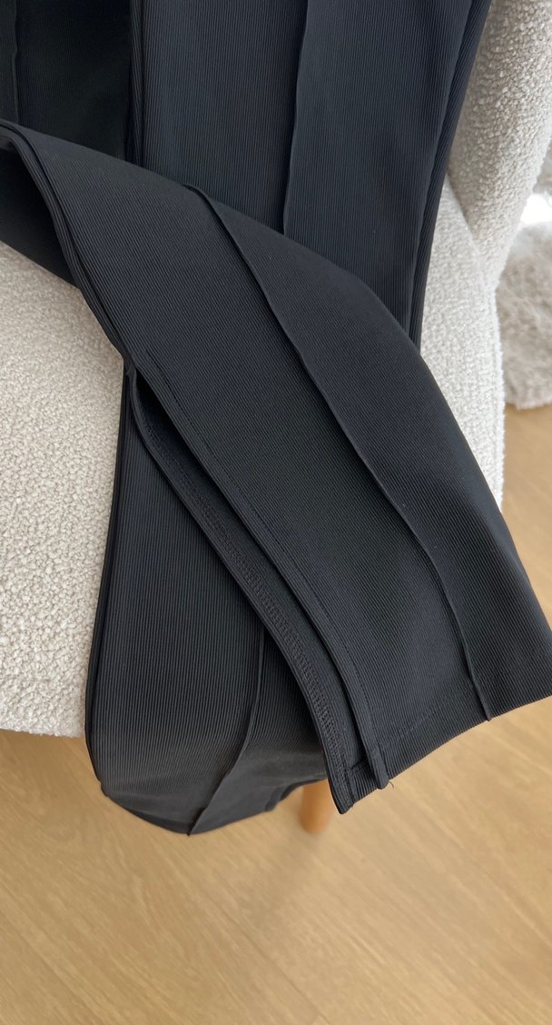 Paçaları yandan yırtmaçlı tayt pantolon - Görsel 4