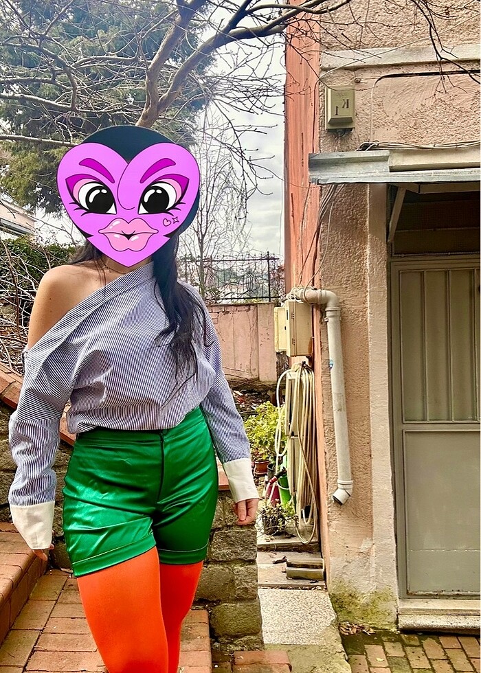 Bir Omzu Açık Çizgili Gömlek - Görsel 2