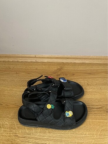 Zara Cırt cırtlı sandalet