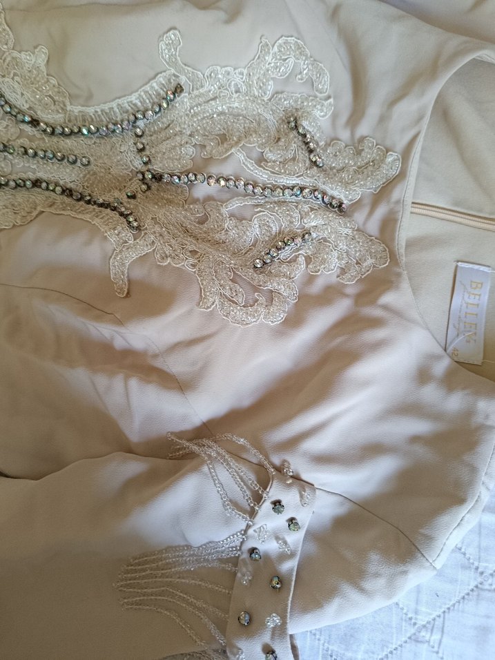 Dantel ve Taş Detaylı bej krem tesettür elbise - Görsel 2