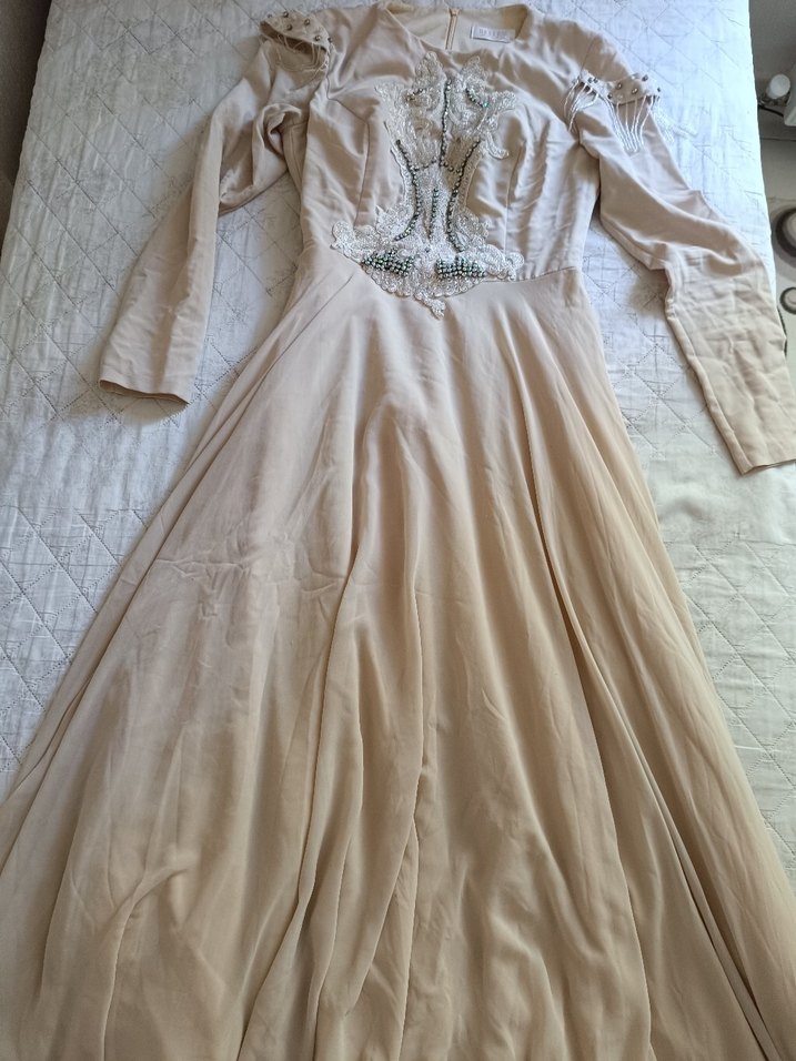 Dantel ve Taş Detaylı bej krem tesettür elbise - Görsel 4