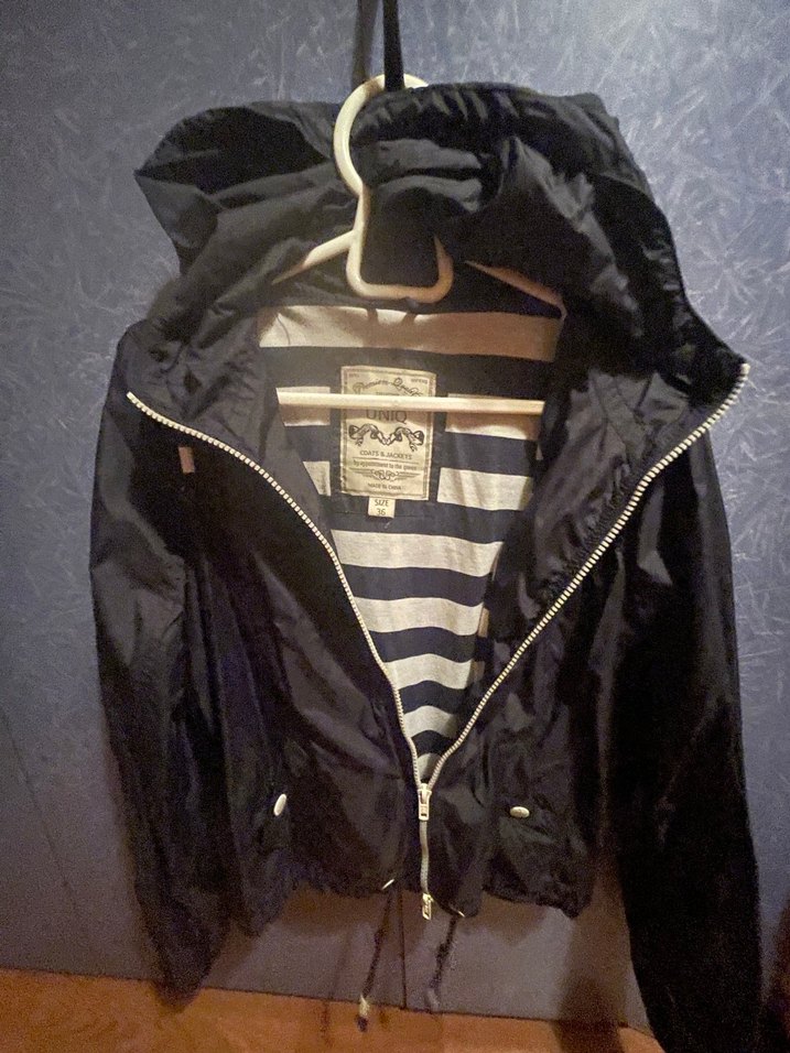 Siyah Kapüşonlu Fermuarlı Kadın mont - Görsel 2