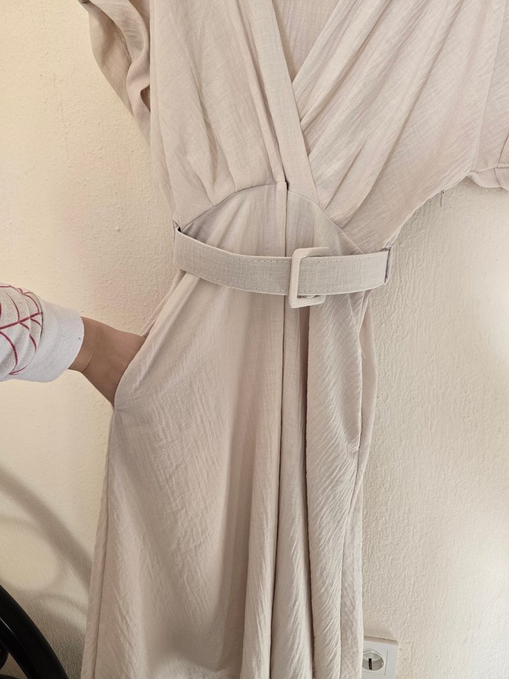 Bej V Yakalı Uzun Keten Elbise - Görsel 3