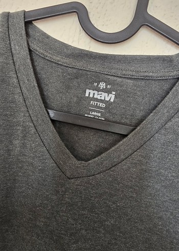 haki V Yaka Keten Erkek Tişört - Görsel 2