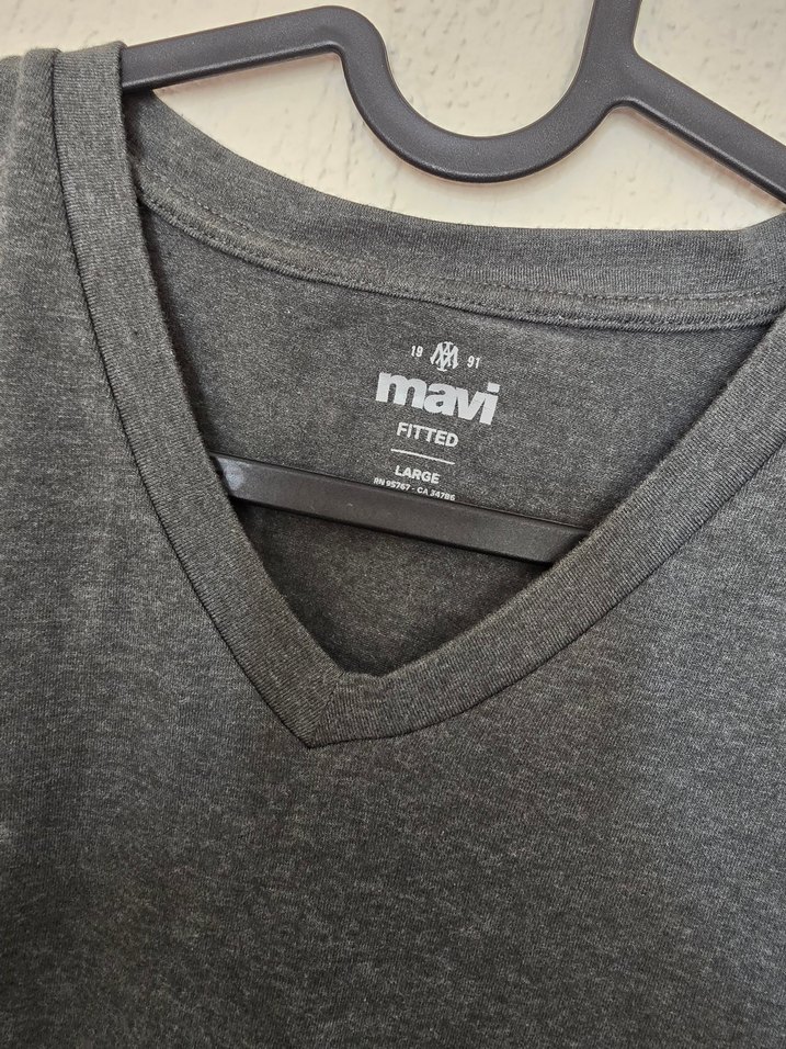 haki V Yaka Keten Erkek Tişört - Görsel 2