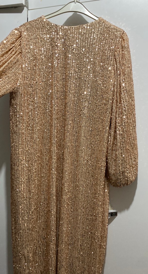 Parlak Altın Renk Uzun Kollu Abiye Elbise - Görsel 4