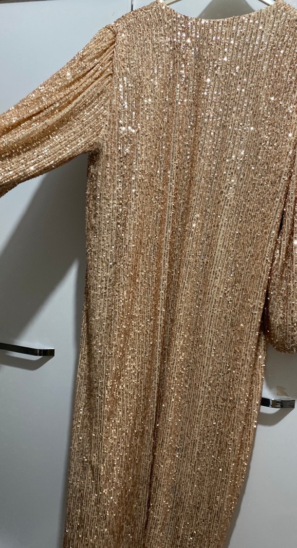 Parlak Altın Renk Uzun Kollu Abiye Elbise - Görsel 3