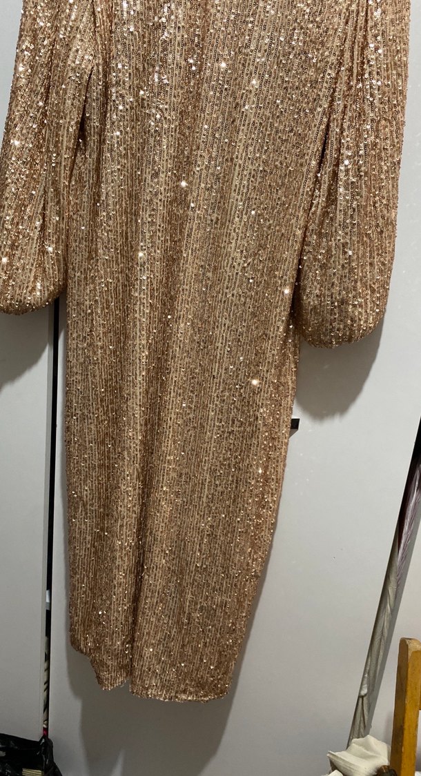 Parlak Altın Renk Uzun Kollu Abiye Elbise - Görsel 2