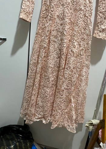 Bej Dantel İşlemeli Uzun Kollu Uzun Elbise - Görsel 2