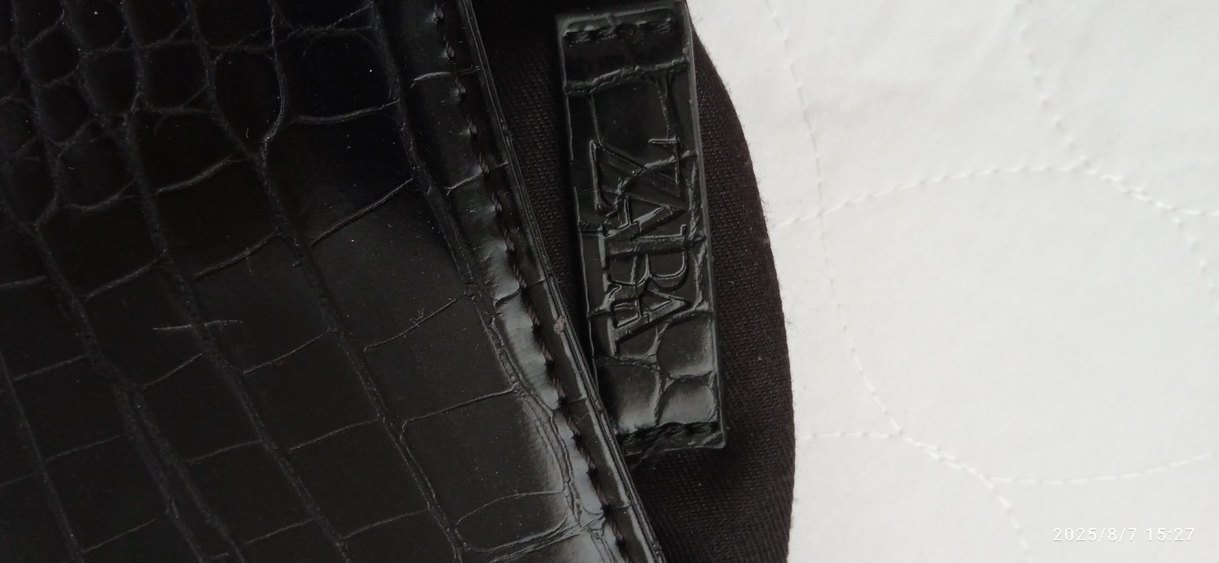 Zincir Detaylı Siyah Yılan Desenli Deri Çanta - Görsel 2