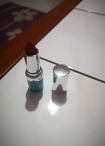 Farmasi bayan lipstick ruj yeni üründür. 