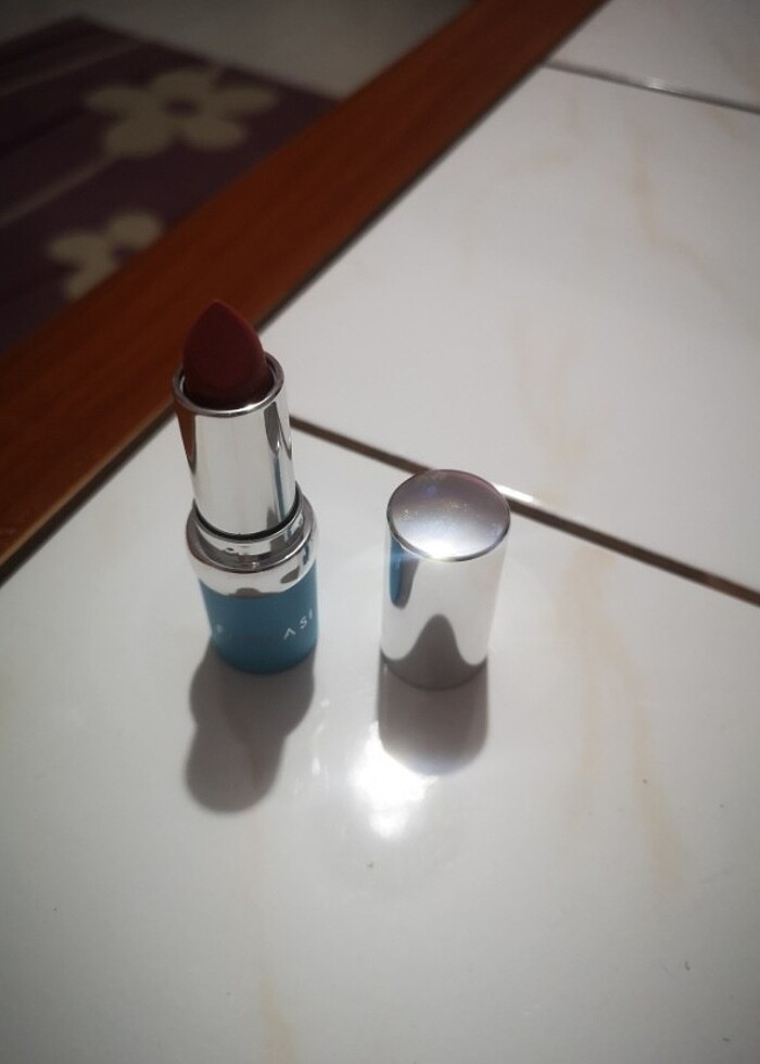 Farmasi bayan lipstick ruj yeni üründür. - Görsel 2