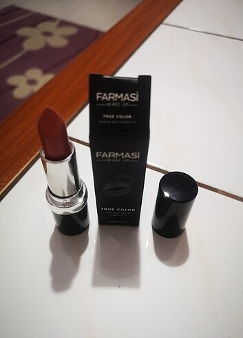 Farmasi bayan lipstick ruj yeni üründür. Farmasi true color lips
