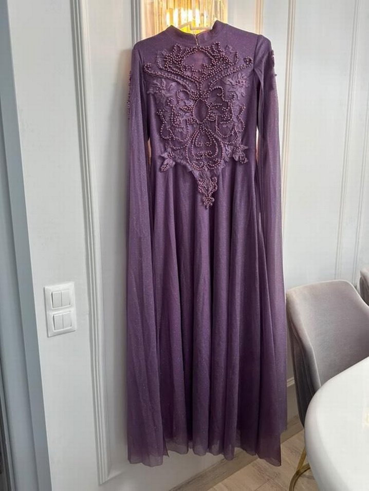 Uzun Kollu İşlemeli Mor Abiye - Görsel 2