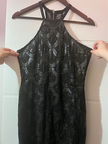 Halter Yaka Siyah Pullu Abiye Elbise