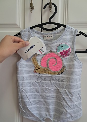 LCW Etiketli Kız Çocuk Gri Payetli Kolsuz Tişört - Görsel 2